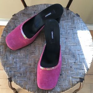 DKNY pink pumps